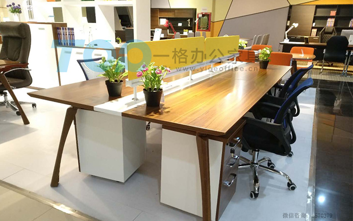 可移动的屏风卡位板.JPG 可移动的屏风卡位板.JPG