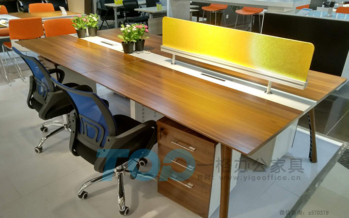 办公屏风卡板取走可以当成<a href='/hyzxl.htm' class='keys' title='点击查看关于会议桌的相关信息' target='_blank'>会议桌</a>.JPG 办公屏风卡板取走可以当成会议桌.JPG