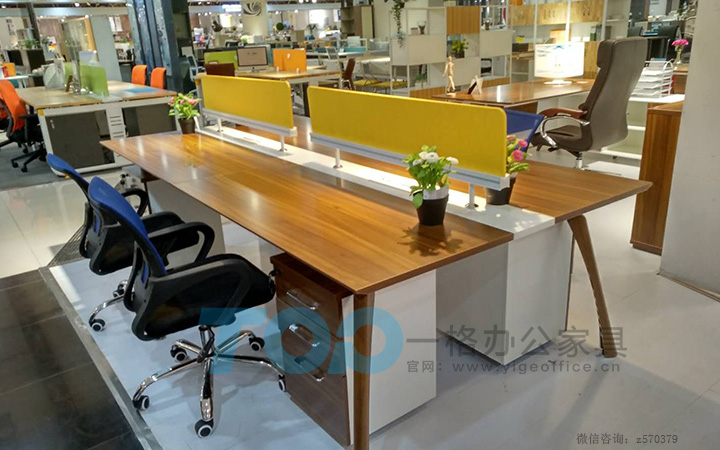 办公屏风中的屏风板可以左右移动而且可以取下.JPG 办公屏风中的屏风板可以左右移动而且可以取下.JPG