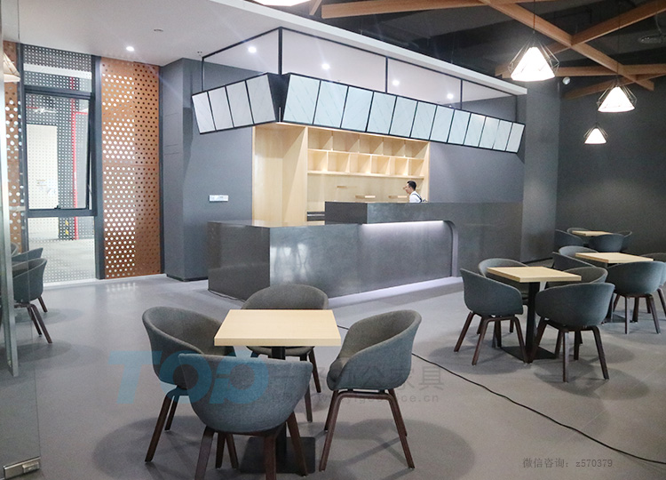 餐台.JPG 餐台.JPG