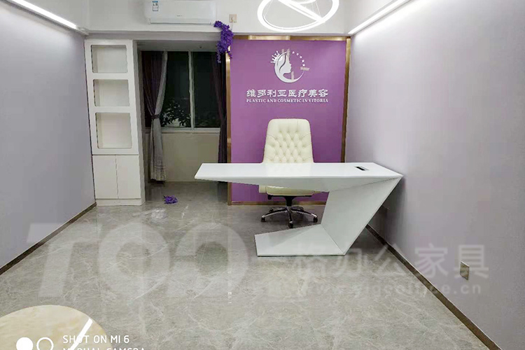 异性办公桌.jpg 异性办公桌.jpg