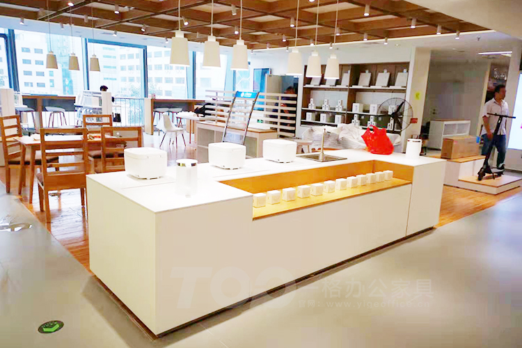 中国移动5G产品展示台.jpg 中国移动5G产品展示台.jpg