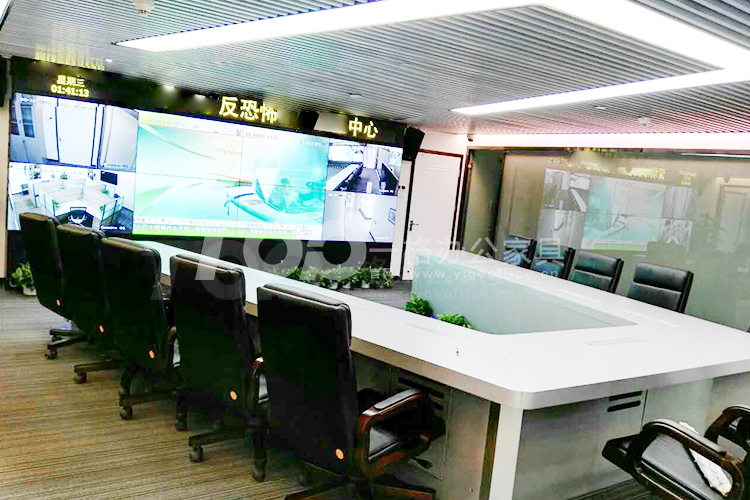 异形操作办公台.jpg 异形操作办公台.jpg