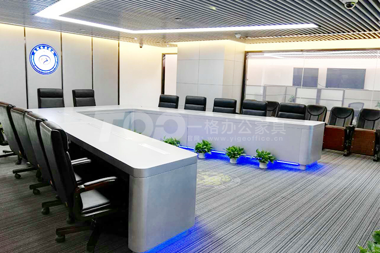 异性烤漆操作桌.jpg 异性烤漆操作桌.jpg