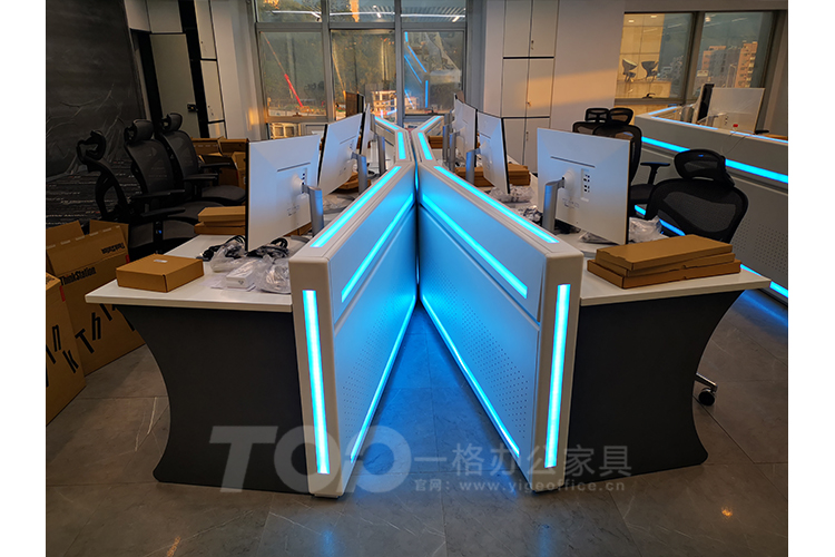 烤漆办公桌加带灯.jpg 烤漆办公桌加带灯.jpg