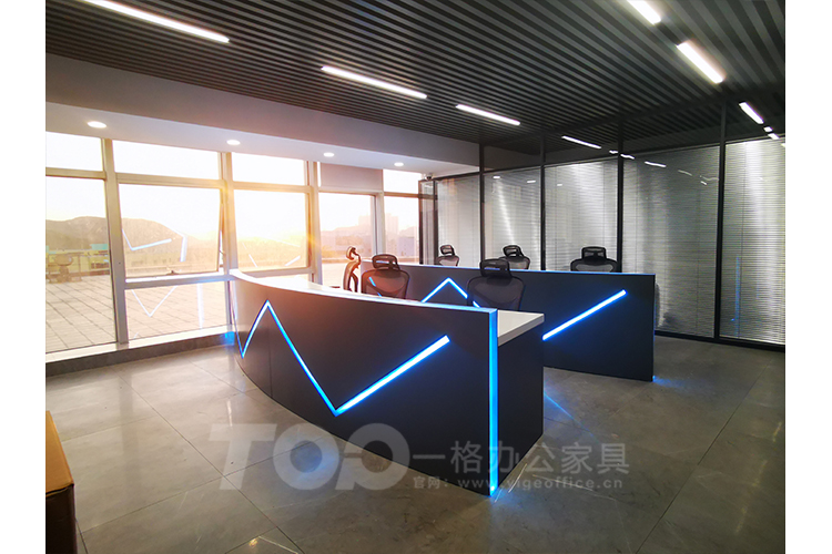 异形烤漆办公操作台背面.jpg 异形烤漆办公操作台背面.jpg