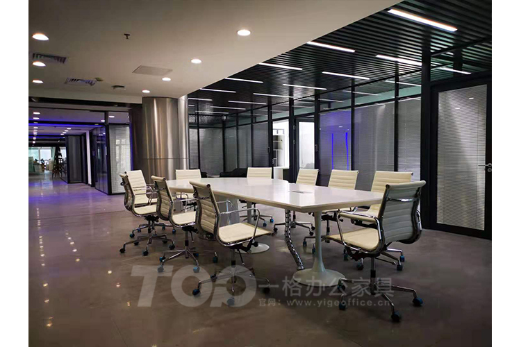 异形烤漆会议桌.jpg 异形烤漆会议桌.jpg