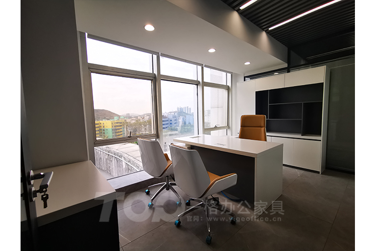 主管办公室.jpg 主管办公室.jpg