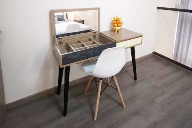 化妆桌.jpg 化妆桌.jpg