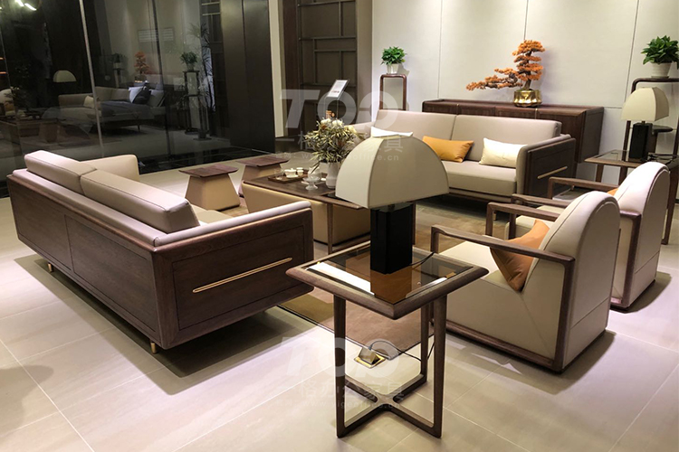 实木真皮办公沙发.jpg 实木真皮<a href='/zcbgkj.htm' class='keys' title='点击查看关于办公沙发的相关信息' target='_blank'>办公沙发</a>.jpg