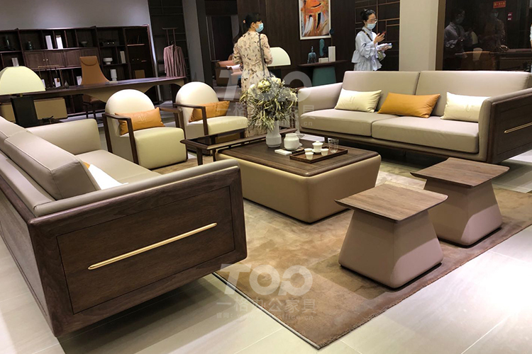 真皮实木办公沙发.jpg 真皮实木办公沙发.jpg