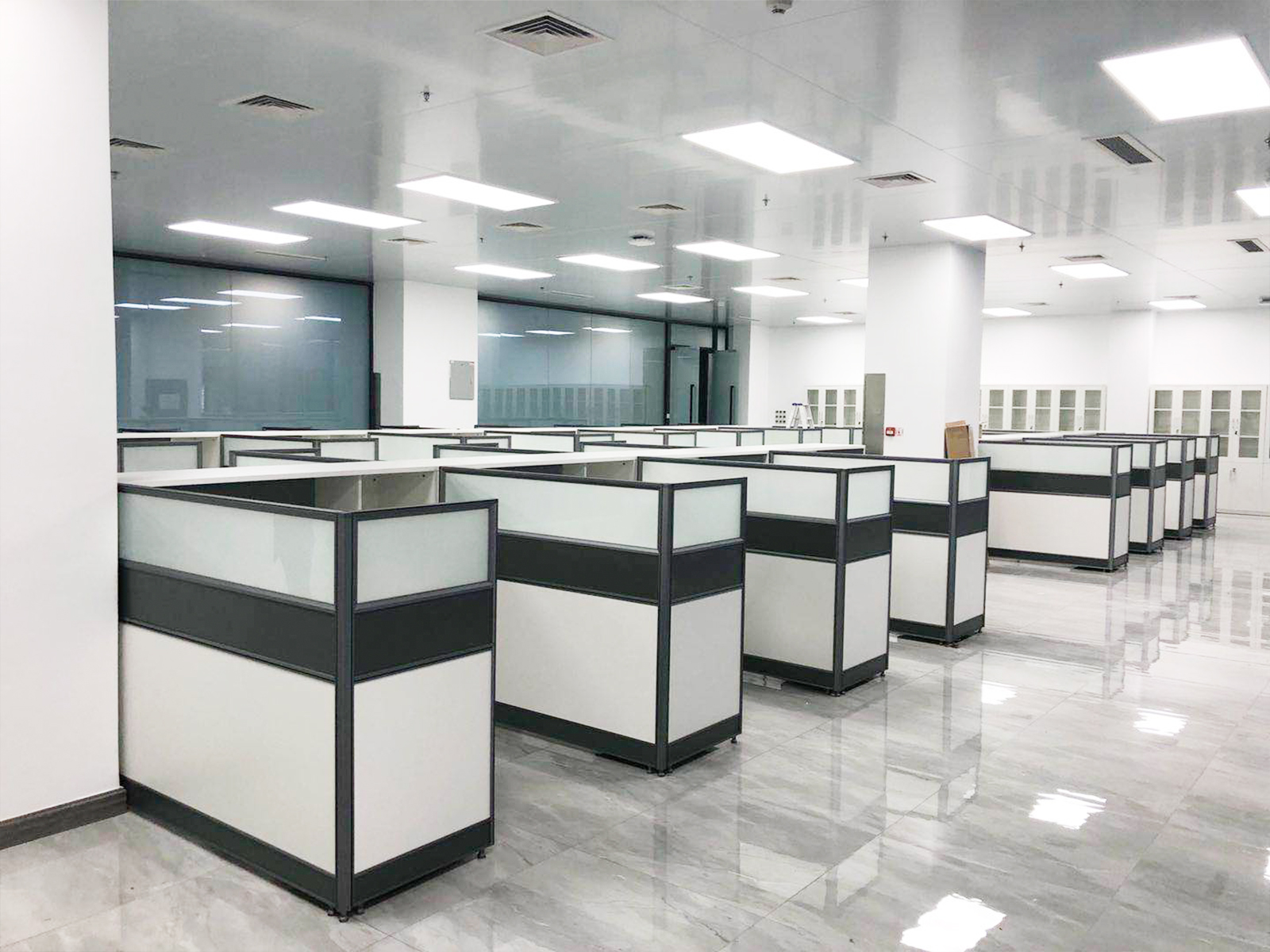 职员屏风办公桌定制产品.jpg 职员屏风办公桌定制产品.jpg