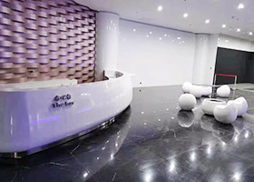 烤漆水吧台，休闲桌椅